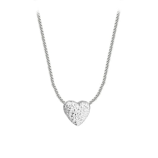 Collar de corazón de plata brillante