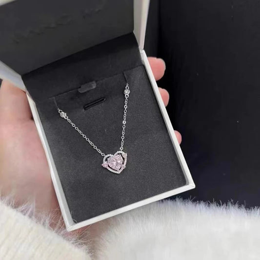 Collar de corazón de plata con piedra de circonita de lujo